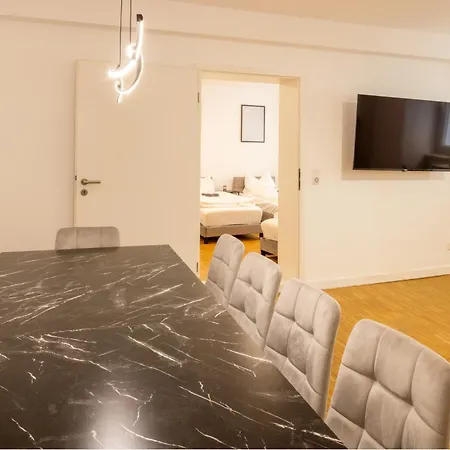 100qm2, Superior Suite, 7 Beds, Rain Shower *