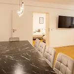 100qm2, Superior Suite, 7 Beds, Rain Shower *