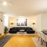 100qm2, Superior Suite, 7 Beds, Rain Shower Apartman