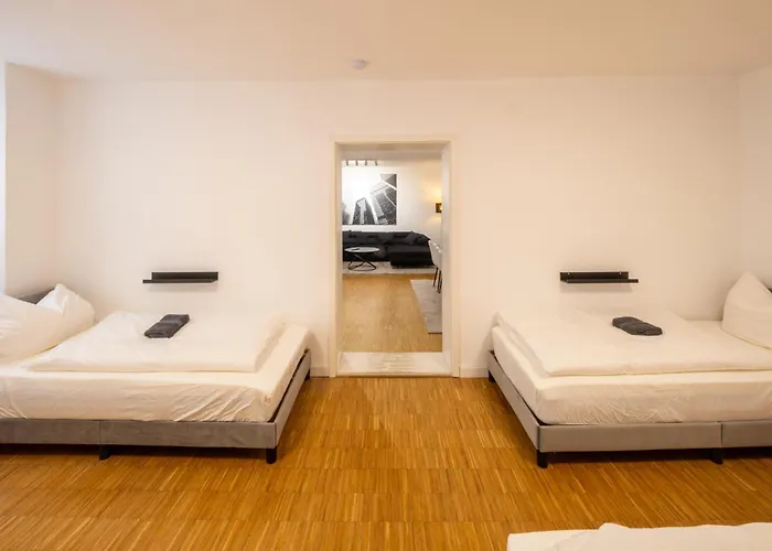 100qm2, Superior Suite, 7 Beds, Rain Shower شقة