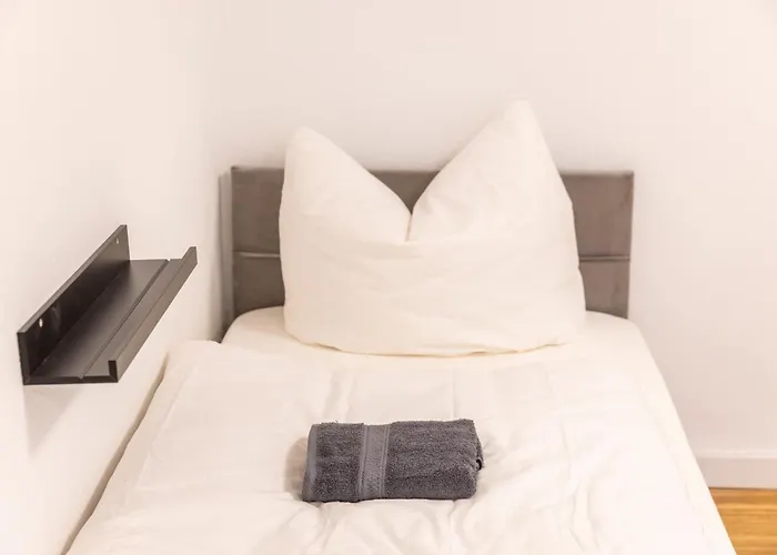 100qm2, Superior Suite, 7 Beds, Rain Shower شقة *