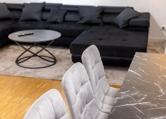 100qm2, Superior Suite, 7 Beds, Rain Shower Berlin